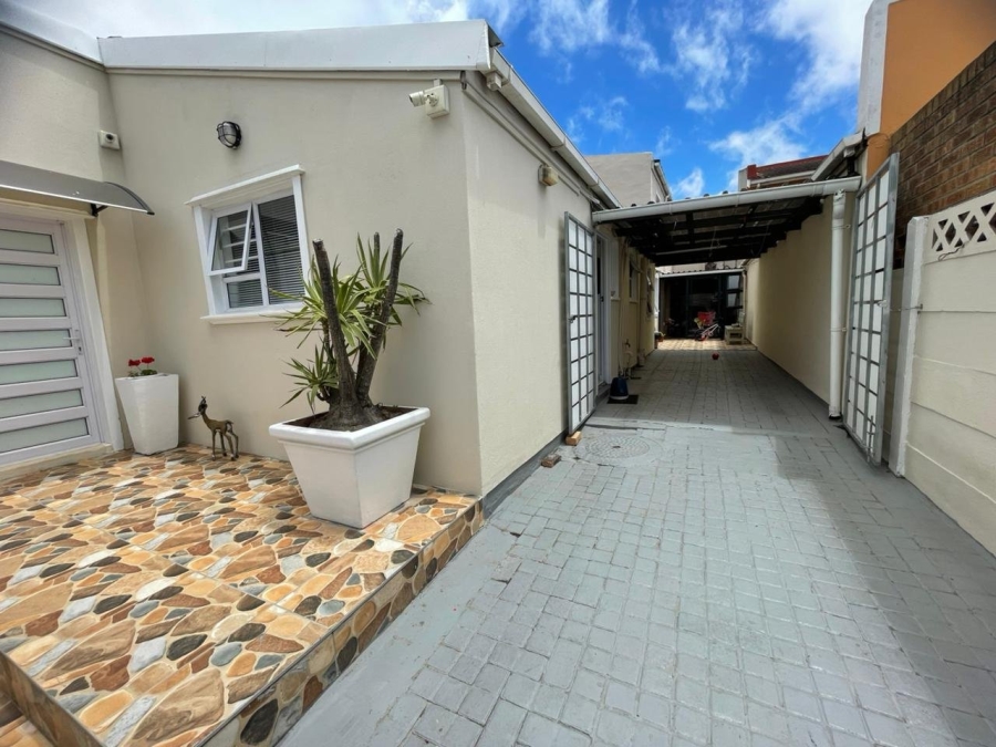 5 Bedroom Property for Sale in Portlands Western Cape
